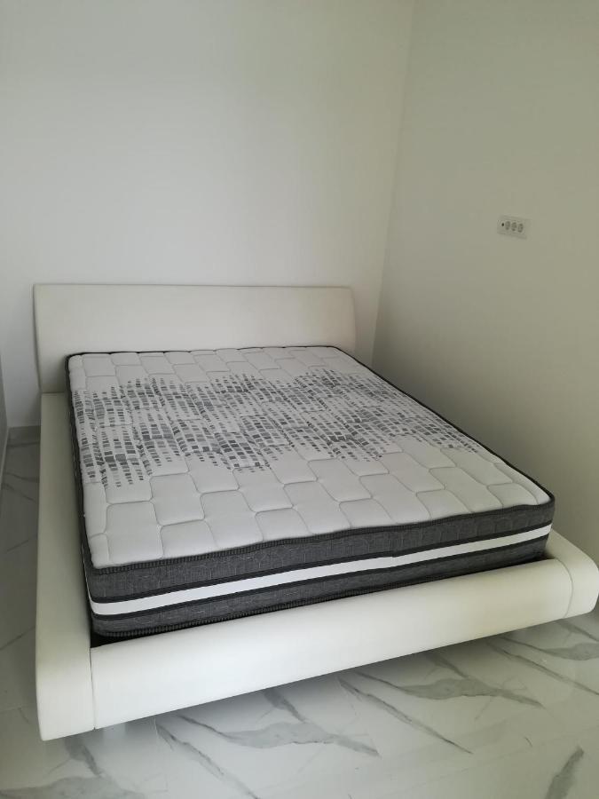 Venezia Apartman Aparthotel Veliko Gradiste Luaran gambar